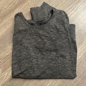 Lululemon long sleeve. GUC.
